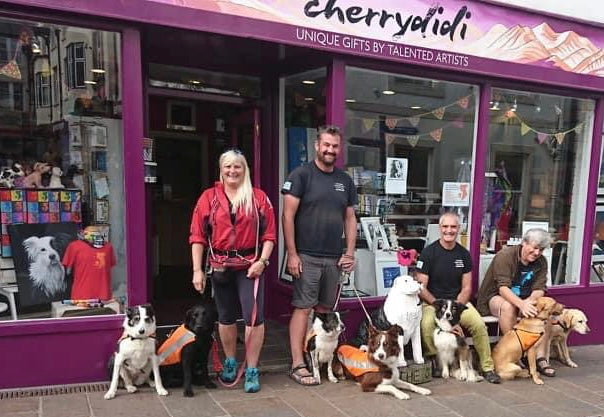 Chistyne with search dog Bute & trainee Lewis, Rob with search dog Rona & trainee Brock and Martin with search dog Isla at Cherrydidi in 2021 collecting 2618.53